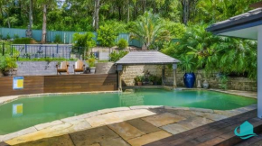 Splendour Hideaway - Luxury pool at Caves Beach